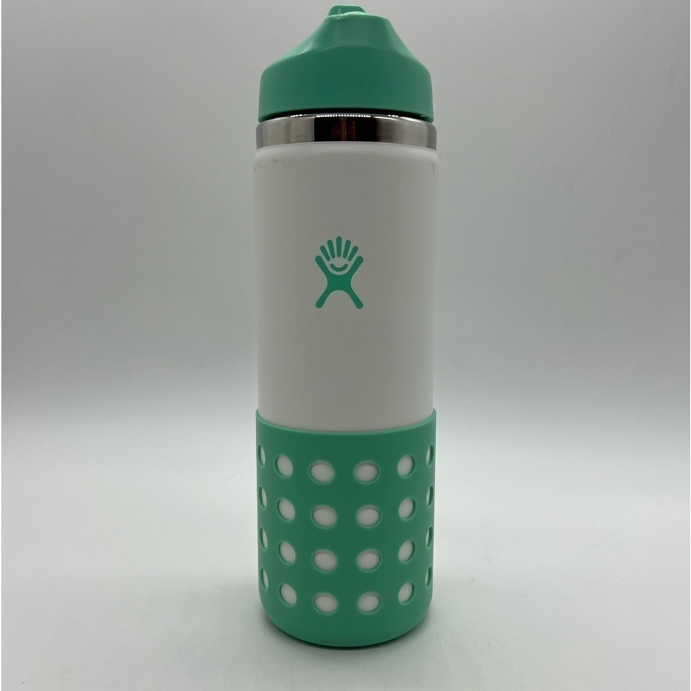HYDRO FLASK WHITE AND SEAFOAM GREEN 20 OUNCE INSULATED WATER BOTTLE